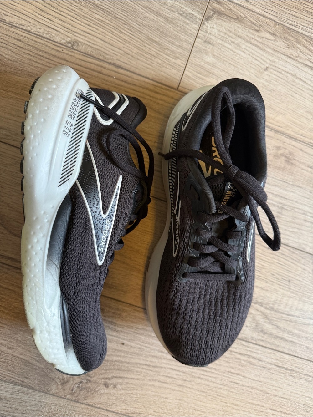 Brooks Glycerin 21 Women’s Black Running Shoes 7 WIDE
